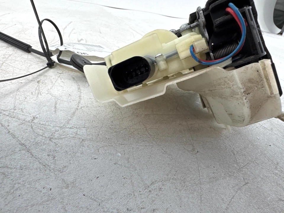 05-10 Volkswagen Jetta Front Passenger Side Door Lock Actuator - Image 3 of 4