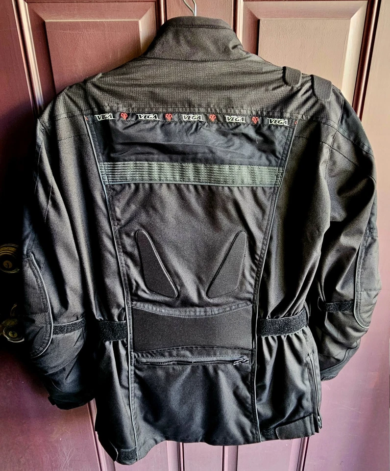 NUEVO CON ETIQUETAS - VEGA Technical Gear Pack Chaqueta de Calle para Adultos, TALLA XS Foto 2 de 4