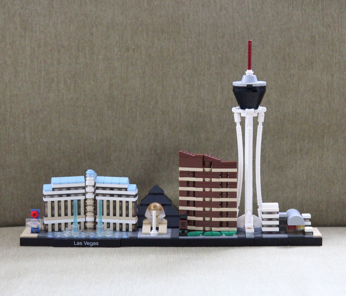LEGO 21047 Architecture Las Vegas Skyline Set Retired Used - 100 