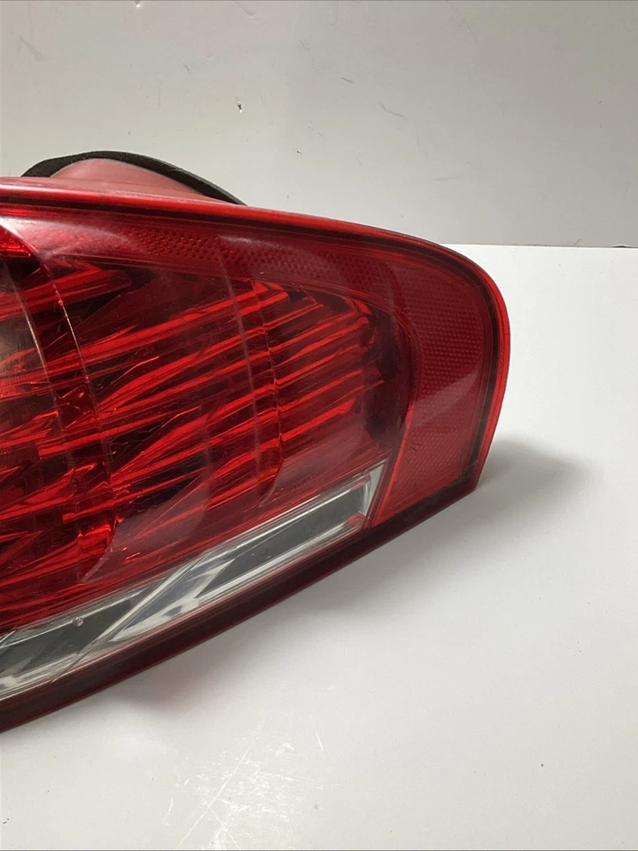 Luz trasera exterior izquierda lado conductor BMW 650i E63 E64 2008-2010 OEM 7 177 070 Foto 2 de 4