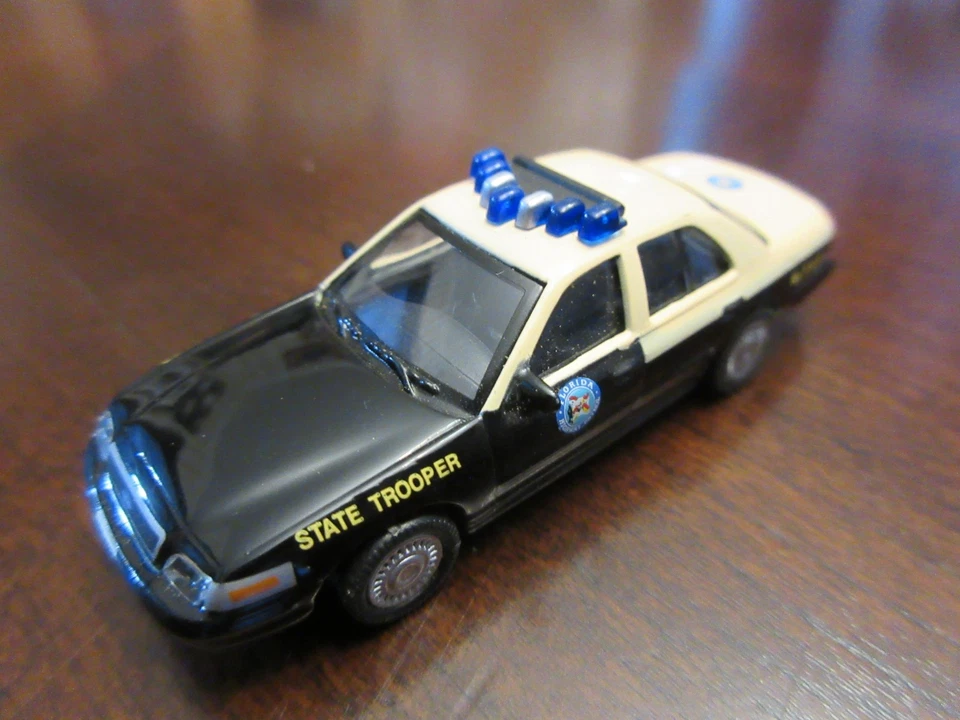 1:87 HO Model Power Florida Highway Patrol FHP 2005 Ford P71 Crown Victoria - Image 3 of 4