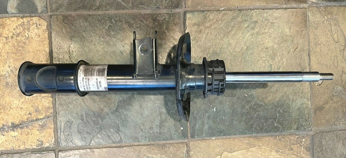 2015-2017 MERCEDES GLA250 FRONT RIGHT SHOCK ABSORBER 1563232000 