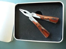 MILWAUKEE TOOLS Promo FOLDING MULTI TOOL in tin Wood Handel