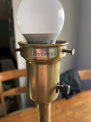 Brass Stiffel Lamp - Floral Decor - 25” Tall - Imagen 11 de 14