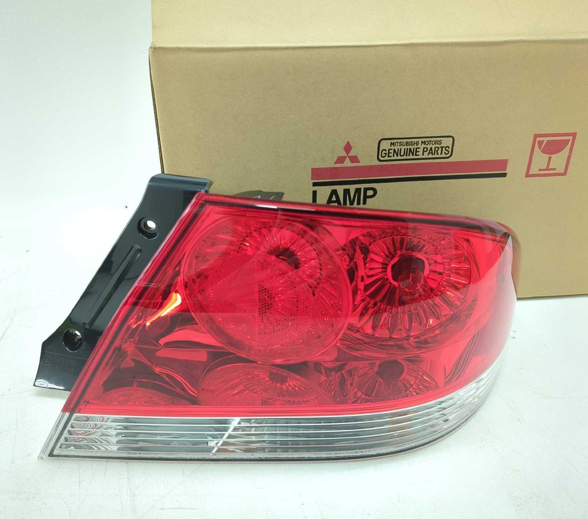 miiさませんよう New OEM Genuine Mitsubishi Lancer Cedia Tail Light 2004-2007