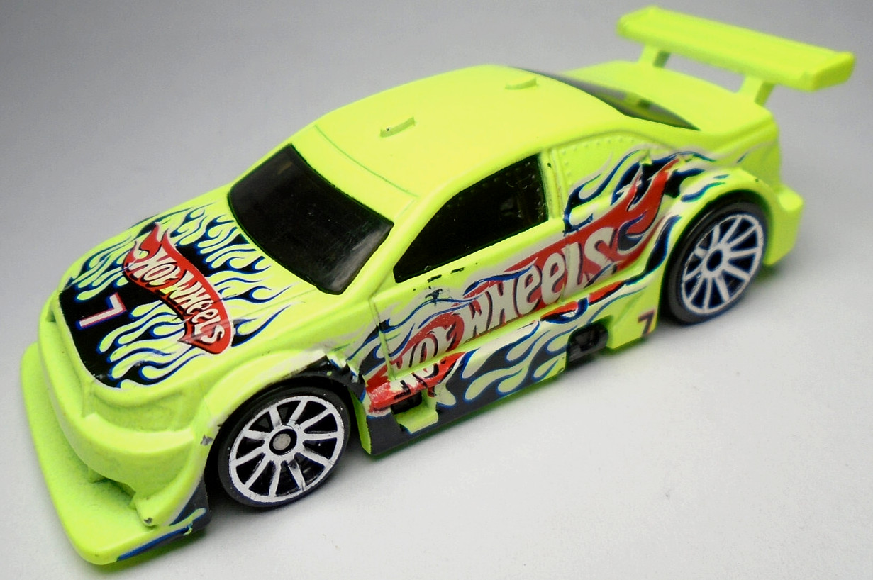 2009 HOT WHEELS HW RACING AMAZOOM NEON GREEN 1:64 DIECAST 3" CAR W/ BLACK FLAMES