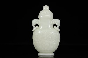 CHINESE ANTIQUE HETIAN JADE VASE
