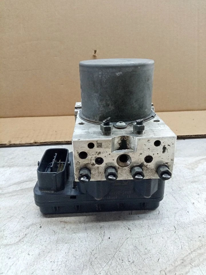 Used ABS Pump and Motor Assembly fits: 2015 Toyota Rav4 Actuator and Pump Assemb - Изображение 2 из 4