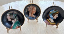3 x Vintage hand painted portrait plates Beatrice, Vergine lippi 10 cm + stand