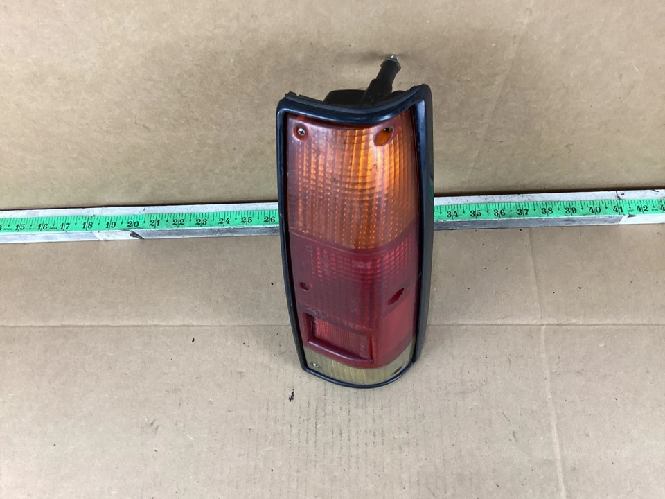 Conjunto de lanterna traseira traseira direita do passageiro Isuzu Trooper 1987-1991 fabricante de equipamento original - Imagem 2 de 4