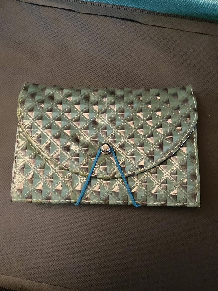 Archivo acordeón de plástico, 12 pestañas, tamaño cupón. Foto 2 de 4