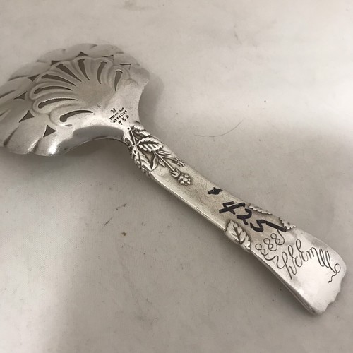 TIFFANY VINE BLACKBERRY NUT Spoon Non Bin Pierced OLD M - Picture 3 of 10