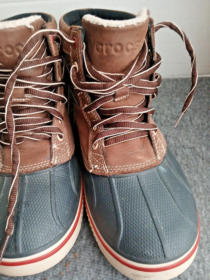 Crocs AllCast Pato Imitación Piel Acolchado Impermeable Botas de Invierno Para Mujer Talla M8 Marrón Foto 3 de 4