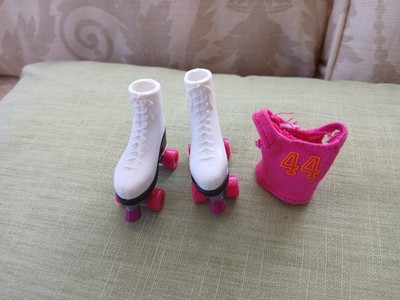 Bratz Flashback Fever Yasmin Original White and Pink Rollschuhe & 44 Pink Top