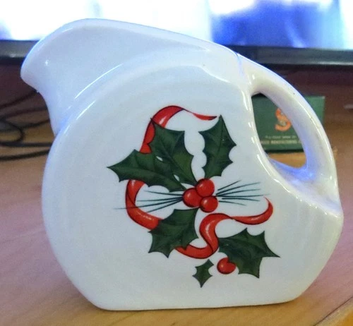 FIESTA 5 OZ HOLLY BERRY AND RIBBON MINI DISC PITCHER WHITE CHRISTMAS HOLIDAY
