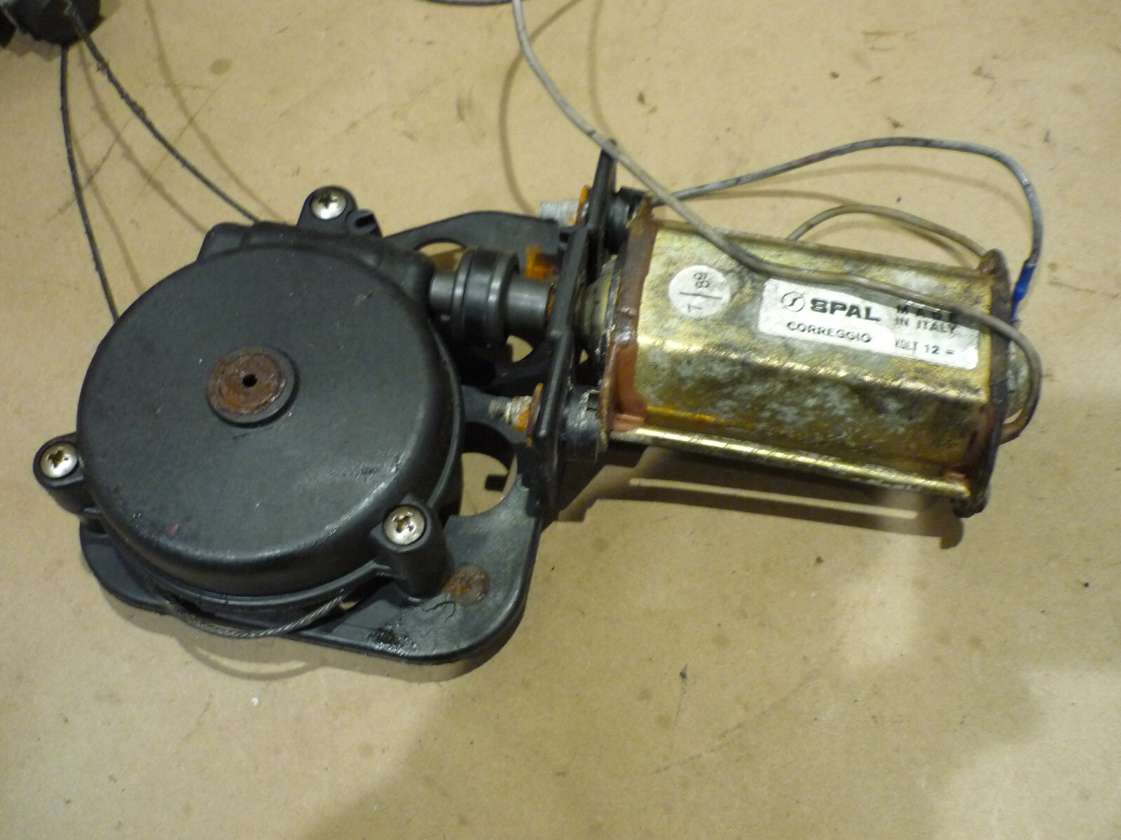 Ferrari Testarossa - RH Door Window Lift Assy With Motor - P/N 61510400
