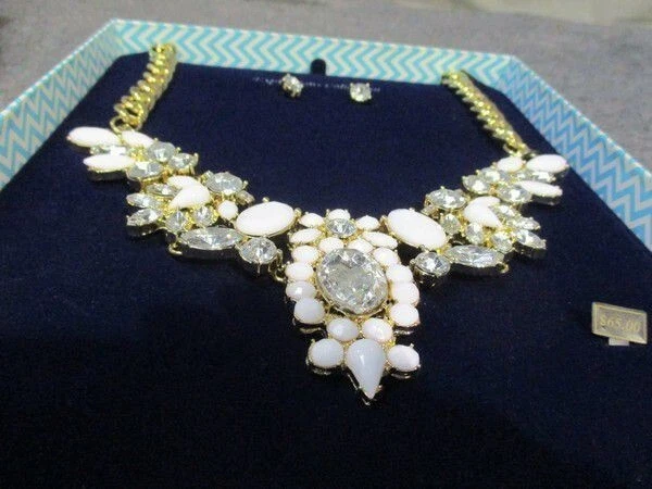Bella Perlina Expressions Crystal White & Gold Necklace & Earring Set NEW - Image 2 of 4