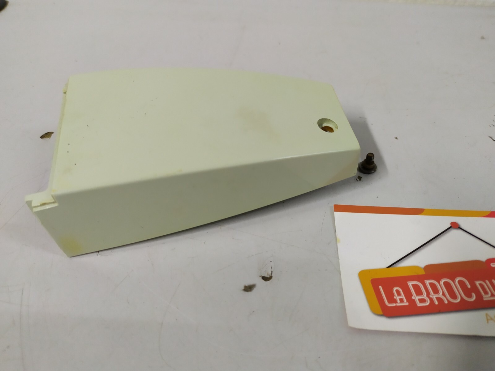 Coque Capot  avant pour machine a coudre Singer 259 image 2