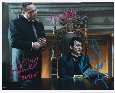 TAYLOR POWELL signed Autogramm 20x25cm GOTHAM in Person autograph COA