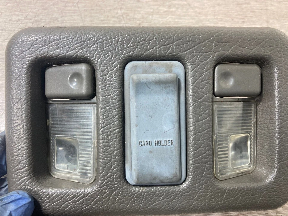 Isuzu Trooper 1993 techo interior delantero luz de cortesía Foto 2 de 3