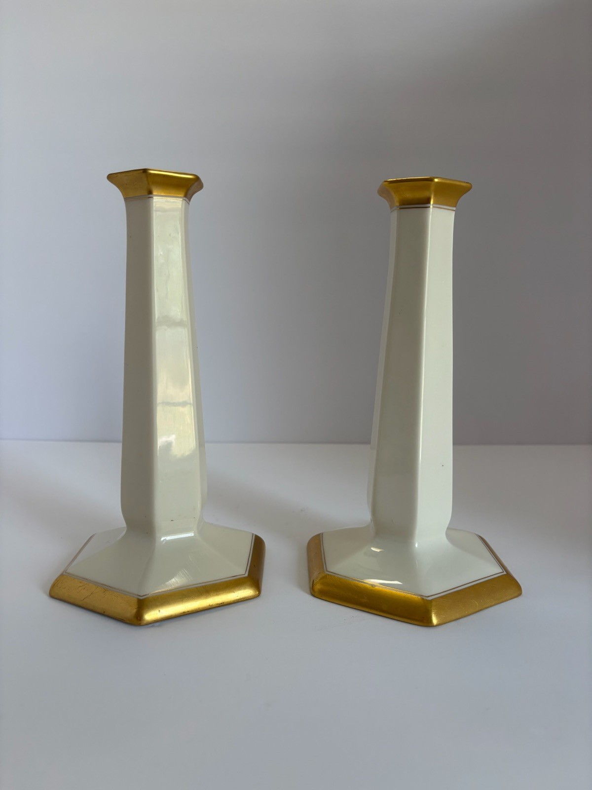 S 8 1/2" Gold Trimmed Hex Foot Green Mark