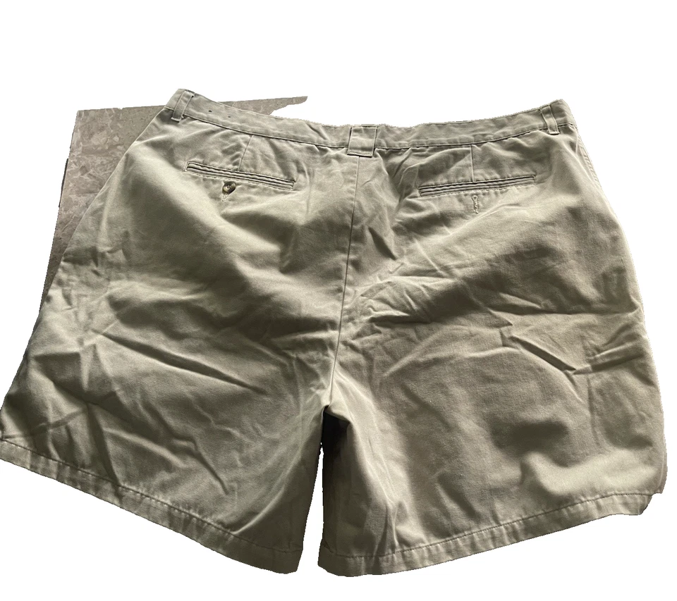 Pantalones cortos Puritan para hombre talla 44. Frente plisado. Cortos caqui Foto 4 de 4