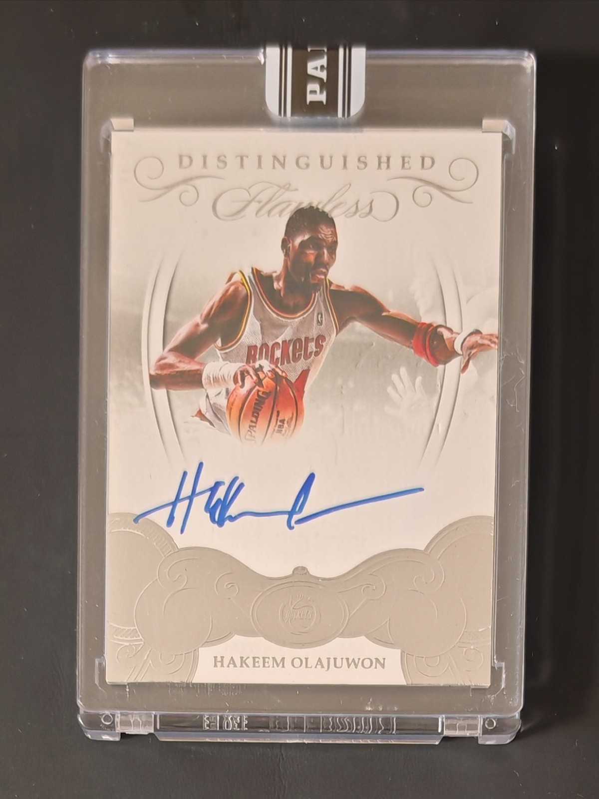 2017-18 Panini Flawless Distinguished Hakeem Olajuwon Autograph Black Box 1/1 view 1