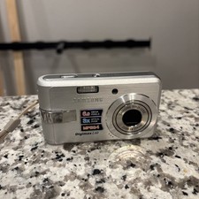 Samsung Digimax L60 6.0MP Digital Camera 3x Optical Zoom With battery - Untested