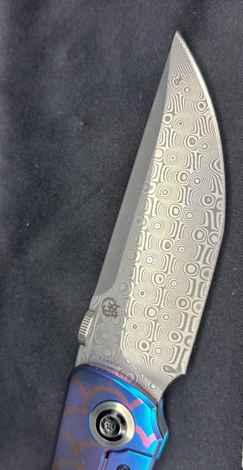 Kanept Tarkin – 定制鱼鳞阳极氧化钛 | 大马士革刀片 — 第 4/4 张图片