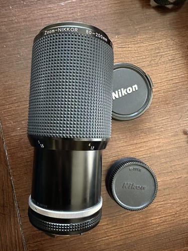 ^ [NEUWERTIG+ Nikon Zoom-Nikkor 80–200 mm f/4 AiS Teleobjektiv + Kappen