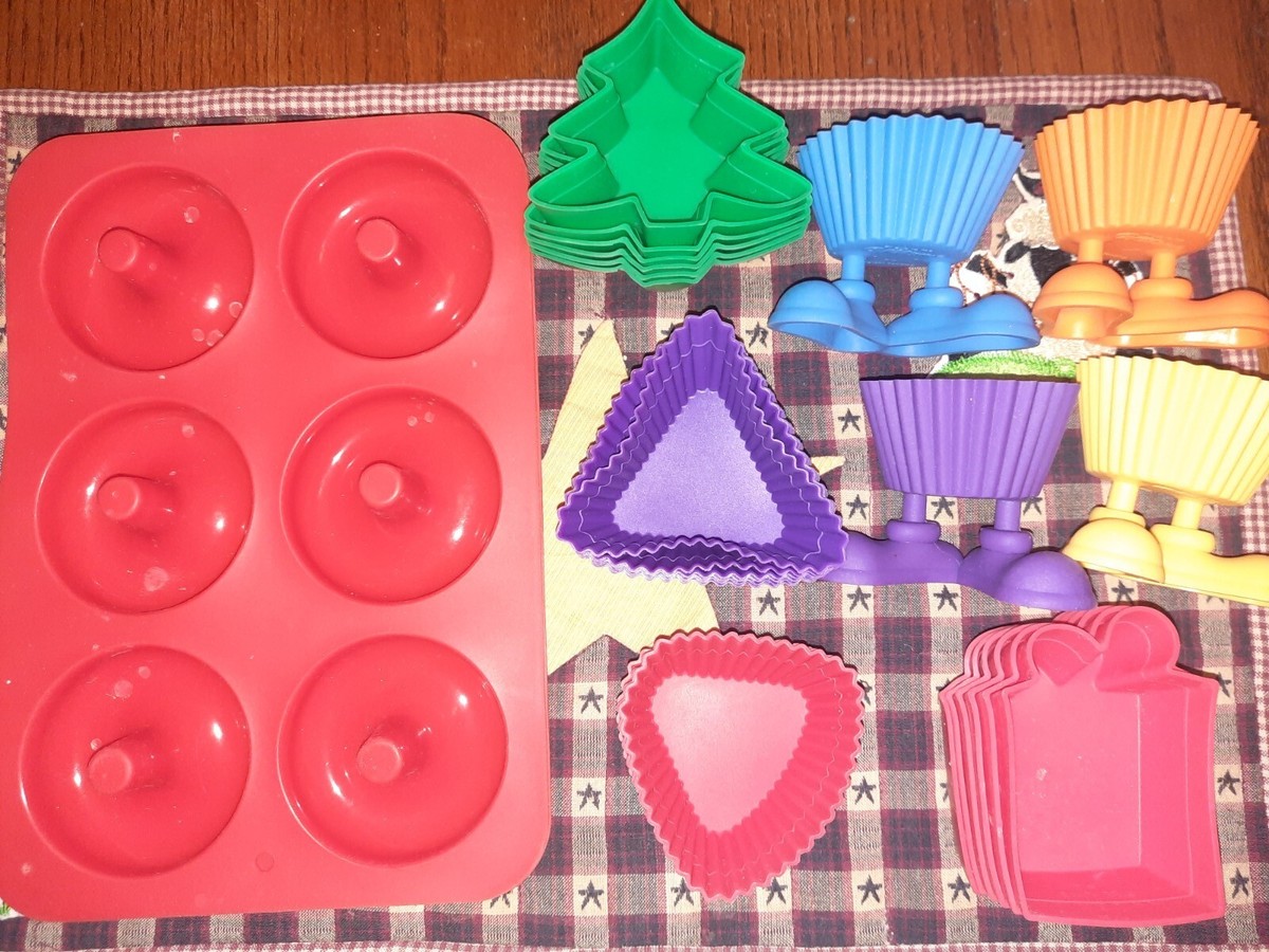 Lot 27: Silicone Cupcake Silly Feet, 21 Novelty Cups, Doughnut Pans  NICE!