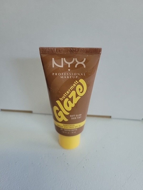 1 NYX Buttermelt Glaze Soft Glow Skin Tint SPF 30  Chocolate Butta