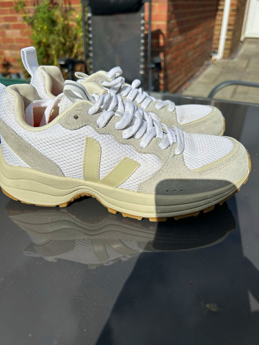 VEJA Men's Low Top Lace Up Trainers White/Beige Rubber Sole UK 4 Defects