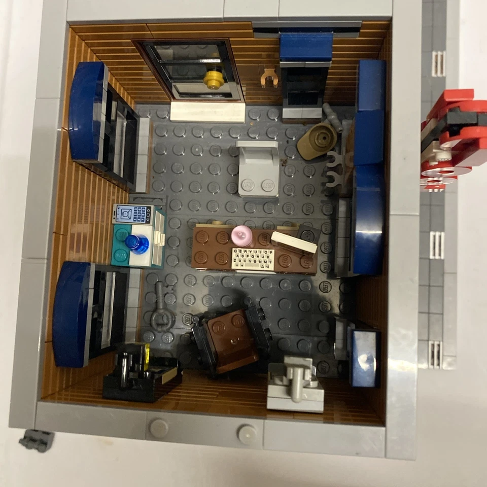 LEGO Creator Expert 10246 Detective's Office- no minifigures - Image 3 of 4