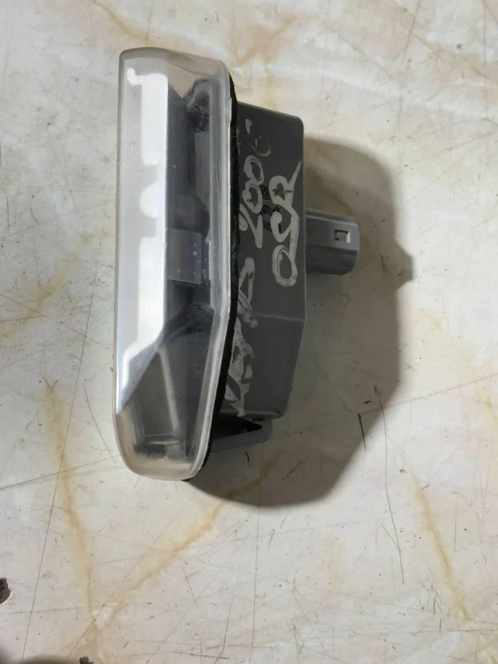 LEXUS IS 220D IS250 MK2 '07 LEFT PASSENGER SIDE NUMBER PLATE LIGHT (AA) 2006 - Image 2 of 4