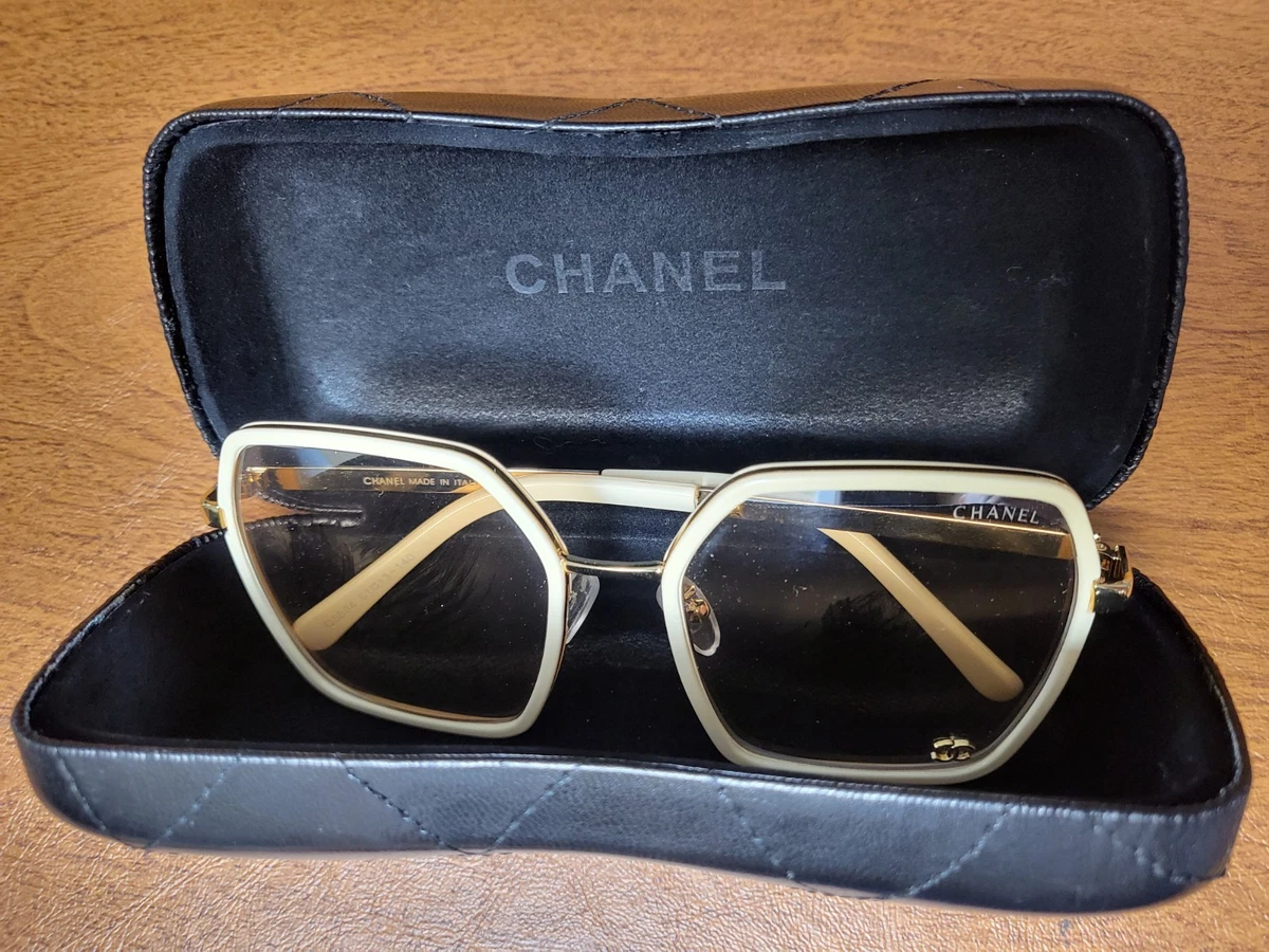 Preços baixos em Óculos de Sol Vintage CHANEL Dourado com para