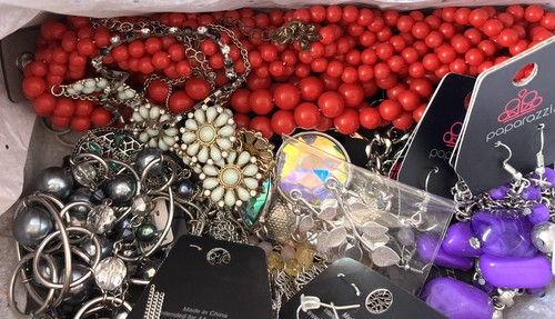 Jewelry Lot Wearable Resell Fashion Costume 40 Pc Many With Tags Dress-up Craft - Picture 3 of 5