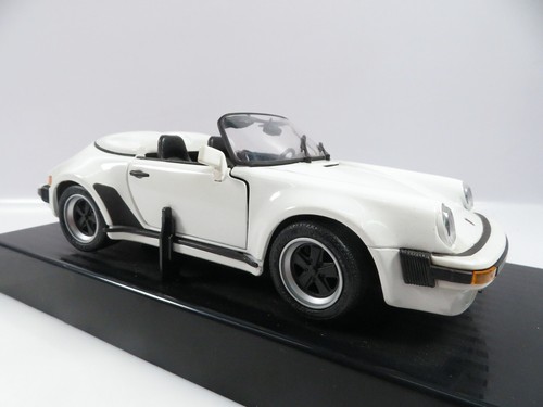 1:18 Maisto Porsche 911 Speedster bianco #3689 - Foto 3 di 6