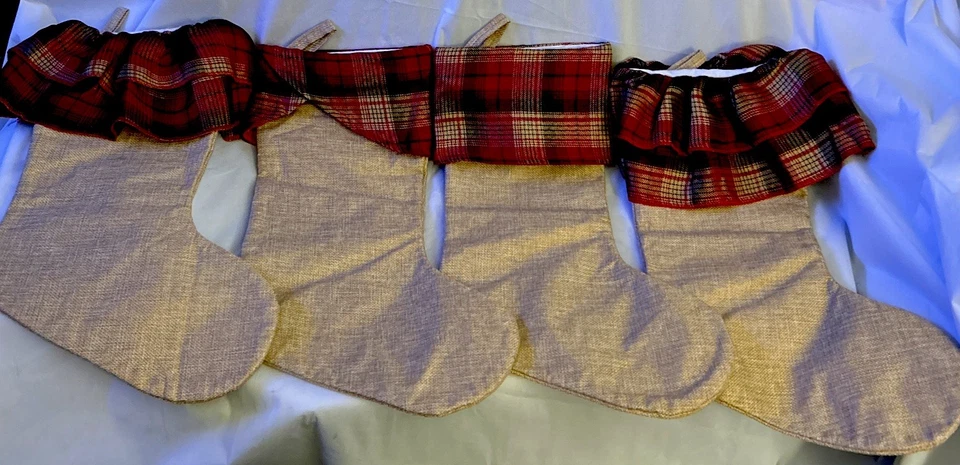 Lote de 4 medias de Navidad de arpillera puños a cuadros rojos rústicos de granja de campo Foto 2 de 4