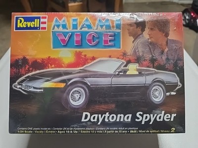 REVELL 1/24 MIAMI VICE DAYTONA SPYDER MODEL KIT FACTORY
