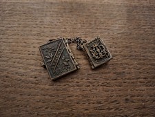 x2 Livres Miniatures Notre Dame Lourdes Photos en Métal Argenté Ancien Pendentif