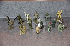 Mixed Group 1960/70s plastic toy soldiers inc Cherilea Crescent some damaged