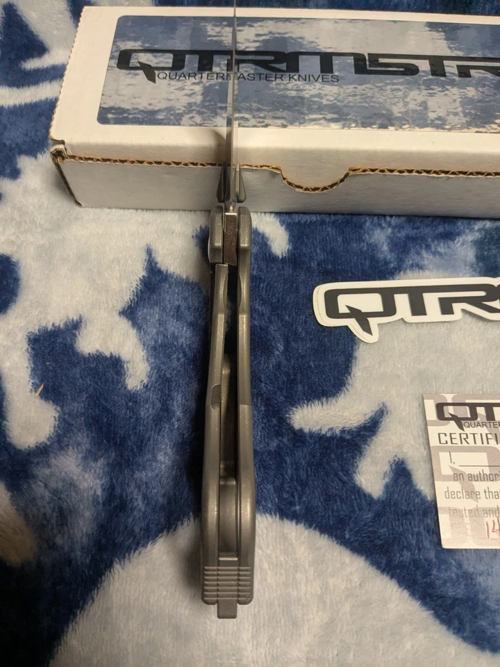 Quartermaster QSE-14 Murtaugh Titanium FrameLock Karambit 2.3" hoja satinada S35VN Foto 3 de 4