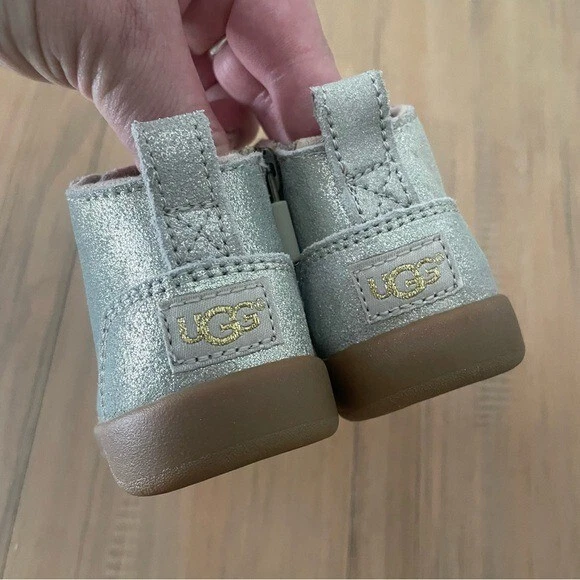 UGG Kirtjan 金属色 Chukka 靴子 银色 金色 婴儿 尺码 0/1 — 第 4/4 张图片