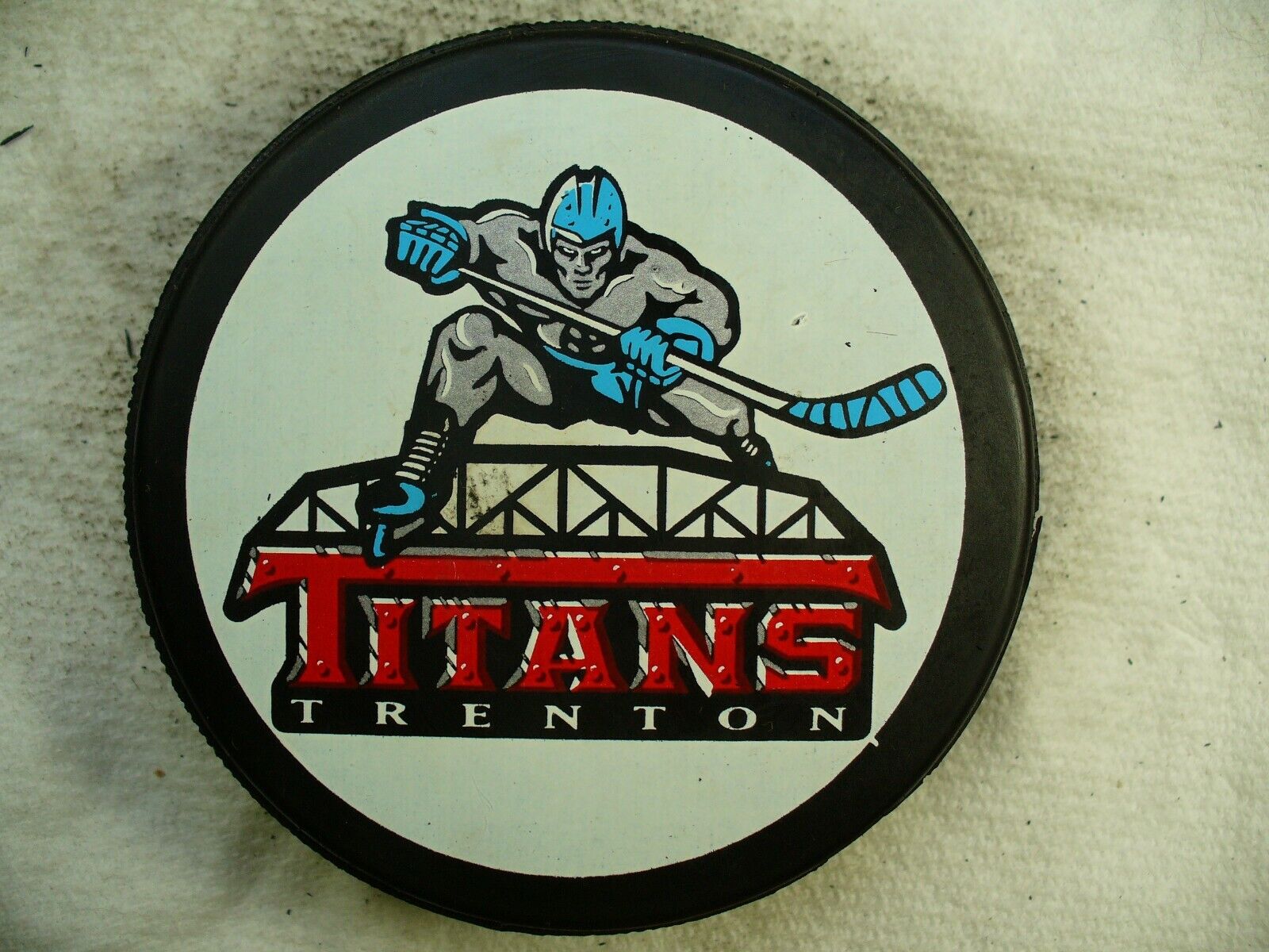 ECHL Trenton Titans League White Reverse Official Logo Hockey Puck Collect  Pucks | eBay