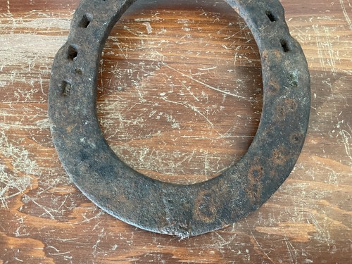 Ferro di cavallo vintage antico tondo chiuso ghisa metallo 6” lungo per 5” largo - Foto 3 di 6