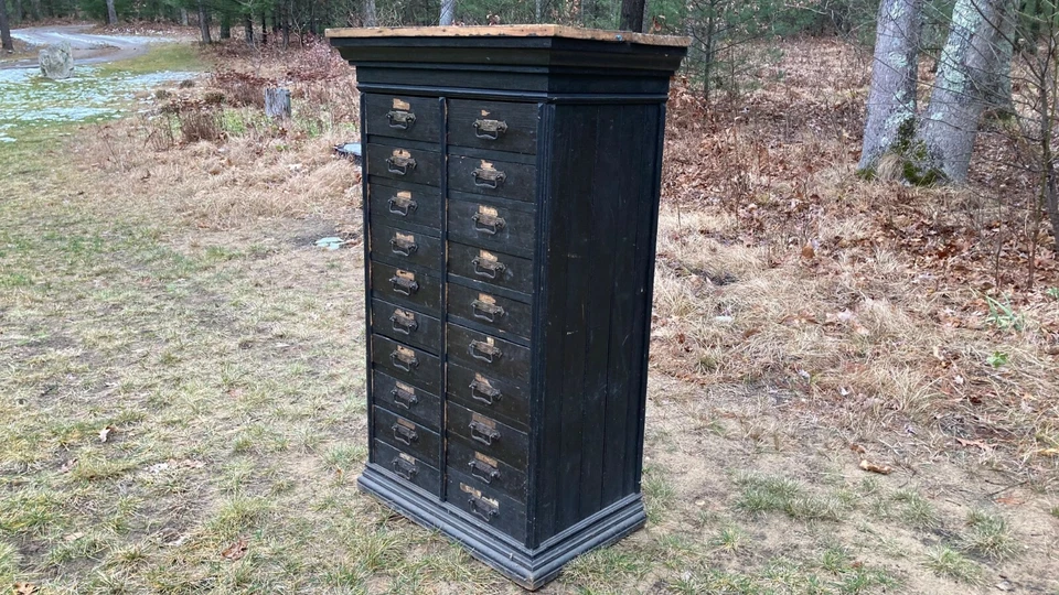 Antiguo gabinete de boticario tienda de campo estudio archivo tarjeta catálogo madera negra Foto 2 de 4