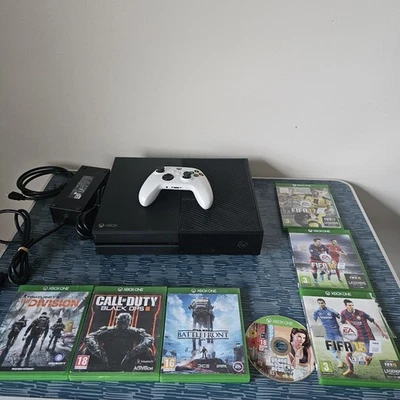 Xbox One 500GB Console Bundle Robot, White Controller, Cables + 7 Games Tested - Image 1 of 4