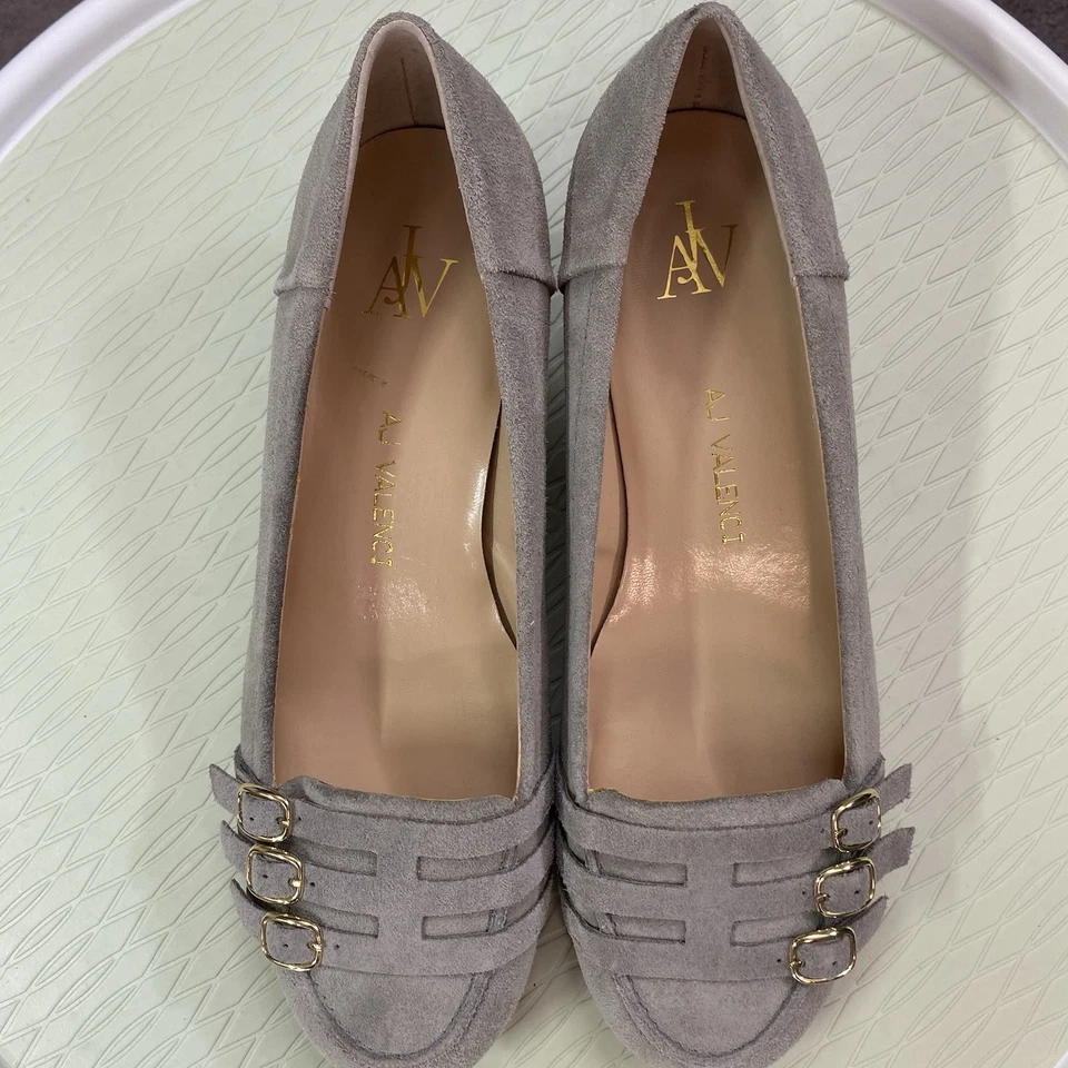 AJ Valenci Mujer Gris Claro Gamuza Tacón Cono 2”-Talla 9W-Mocasín-Hebillas Doradas-NUEVO SIN ETIQUETAS Foto 2 de 4