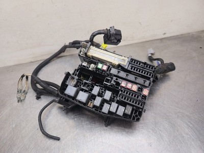 2015-2019 TOYOTA AVENSIS T270 MK3 2.0 D4D 2WW UNDER BONNET FUSE BOX  82115-05A50